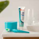 Nettoyer un dentier&nbsp;: voici comment le rendre propre