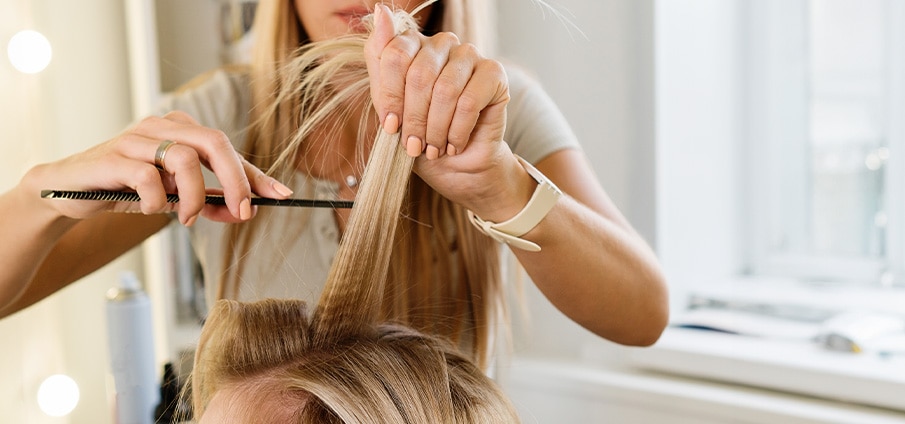 Crêpage des cheveux : plan par étapes 
