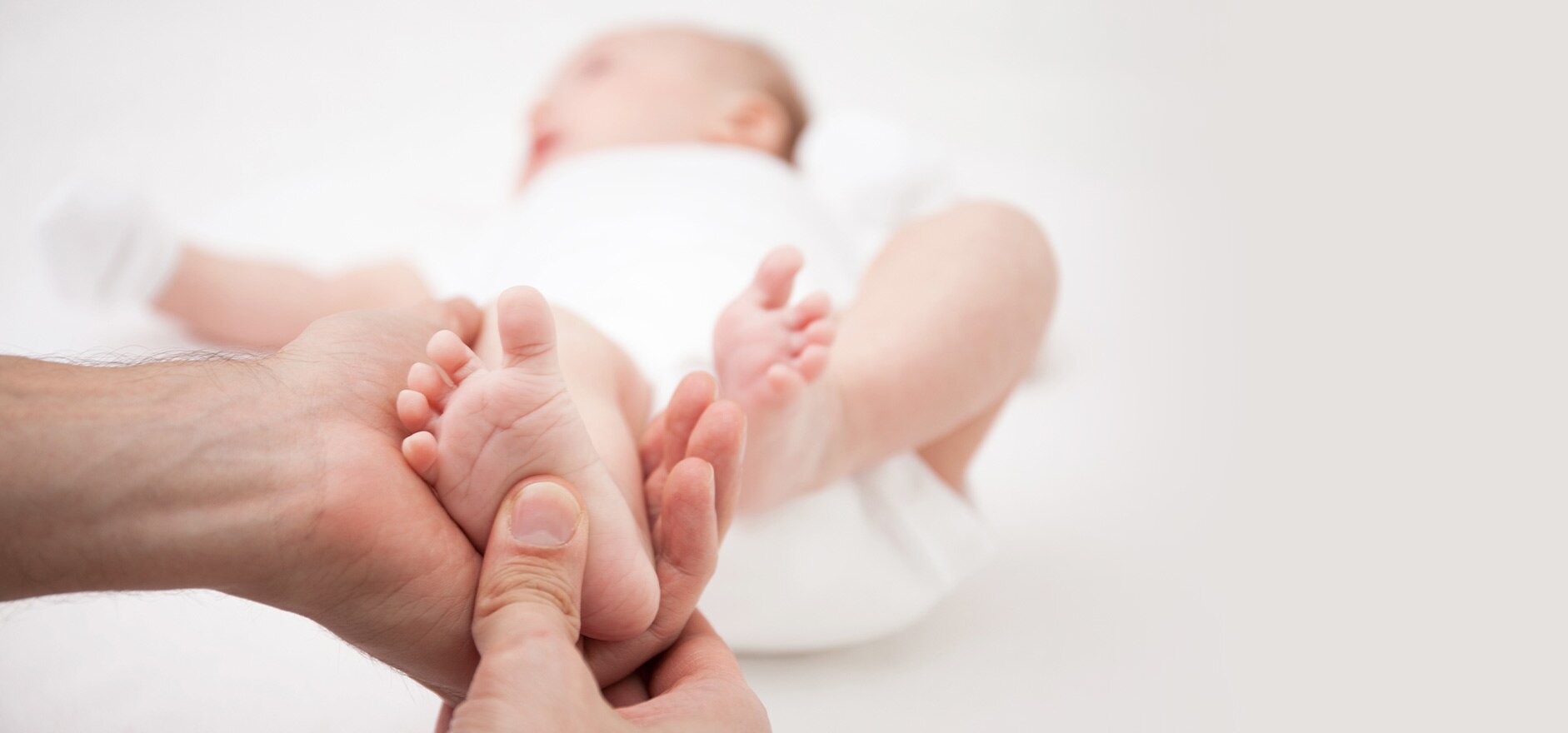 Massage des bébés : tout ce que vous voulez savoir 