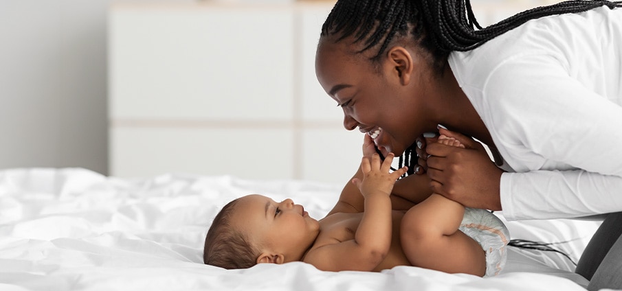 À partir de quand votre bébé peut-il dormir dans une gigoteuse ?