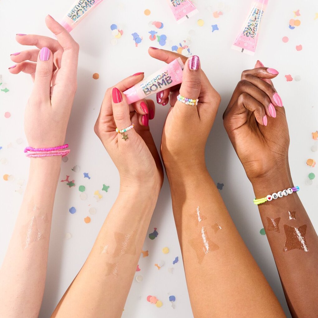 Essence Birthday Bomb 01 Cake My Day Shiny Lipgloss